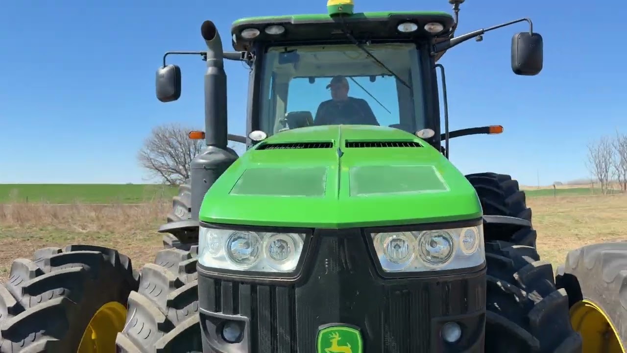 John Deere 8335R