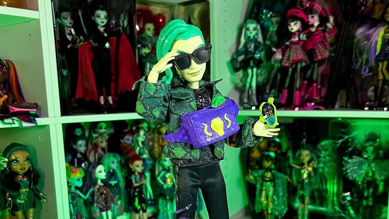 UNBOXING NEW MONSTER HIGH G3 DEUCE GORGON DOLL (Review & Comparison to G1)