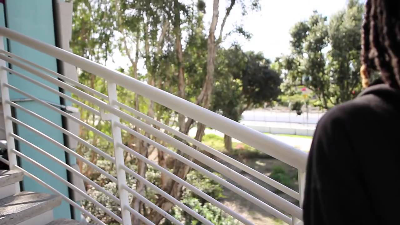 Chris Travis - Drinkin Water Mane/ Looking Thru The Scope