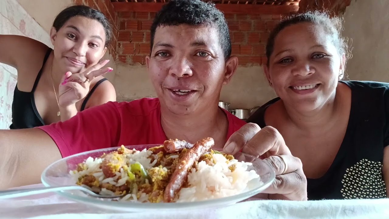 O almoço de hoje foi. Feijão Tropeiro