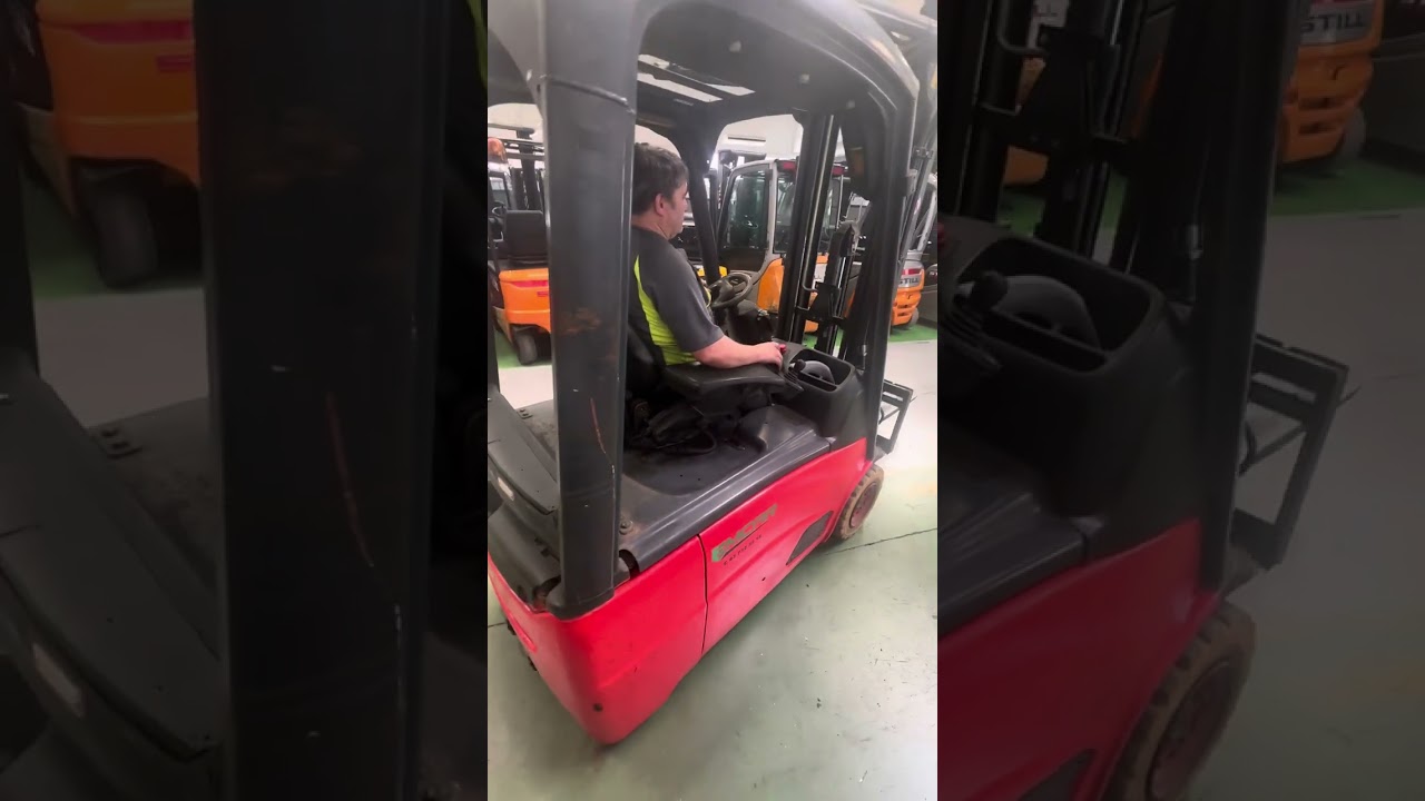 Carretilla LINDE E16 triplex a 5.500 mm de elevacion y 1600 kg de capacidad