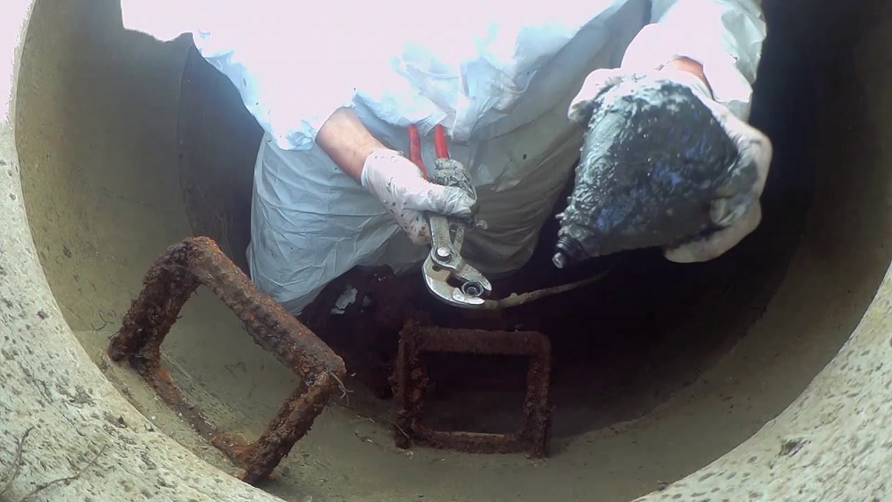 Kempinger 84. 20 Jahre alte hauseigene Schmutzwasser Hebeanlage  ausgefallen. Schaltung verdreckt.