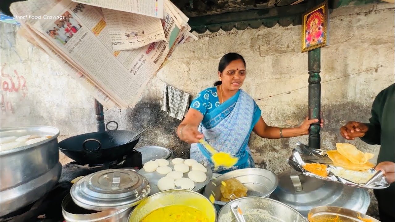 Anantha Aunty Sell Best Breakfast 🍱 From 14 Years 😳| Best Street Food Hyderabad 🇮🇳 