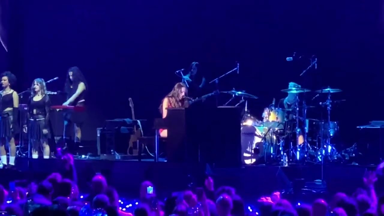 Olivia Rodrigo performing Drivers License live at iHeartRadio Jingle Ball 2023