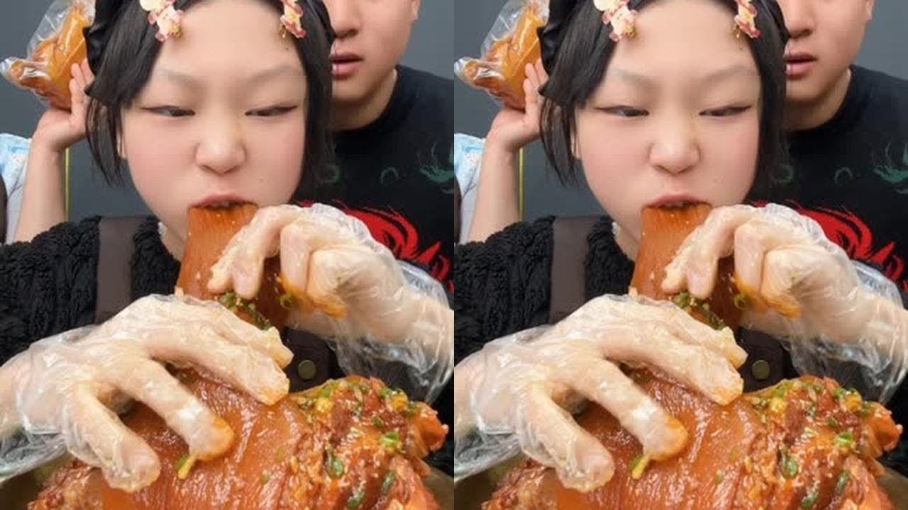 It's so satisfying to take a bite! Eating such a big roast pork
