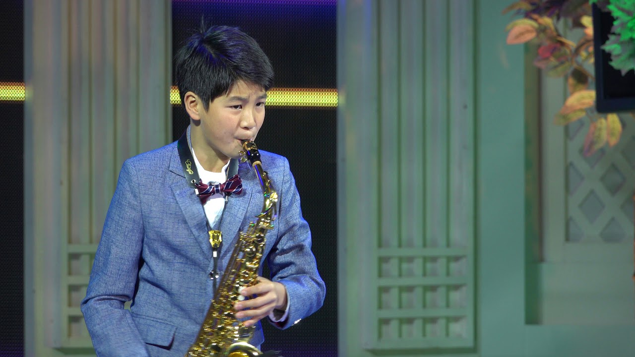 트롯신동 정동원4 색소폰연주 - 이별의 부산정거장 (하동 왕의녹차 참숭어축제)