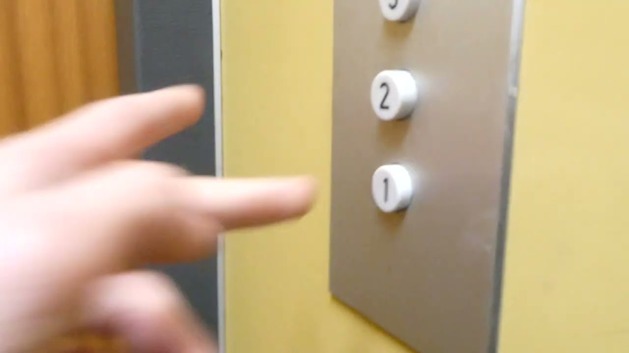 Mahtava alkuperäinen ValmetSchlierenin köysihissi @ Rautalankatu 5A, Nättinummi, Turku