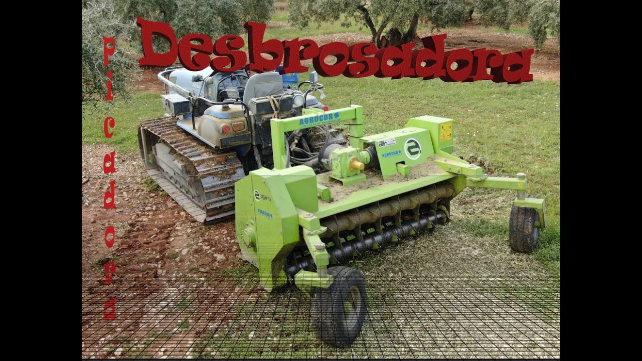 Trituradora,Picadora....Triturando ,Picando las ramas de la poda del olivar.- by mavic 2