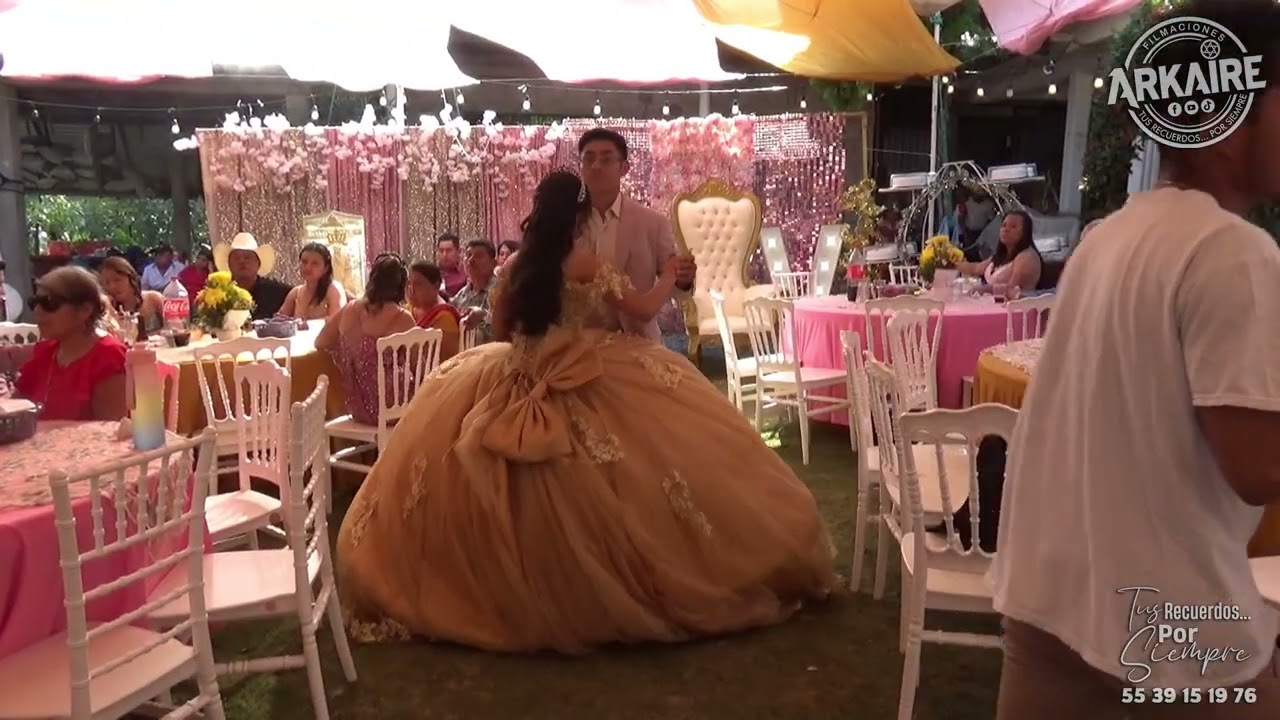 LA QUINCEA&Ntilde;ERA ABRIENDO PISTA DE BAILE CON SU PAP&Aacute; ALFREDO | ARKAIRE 2025