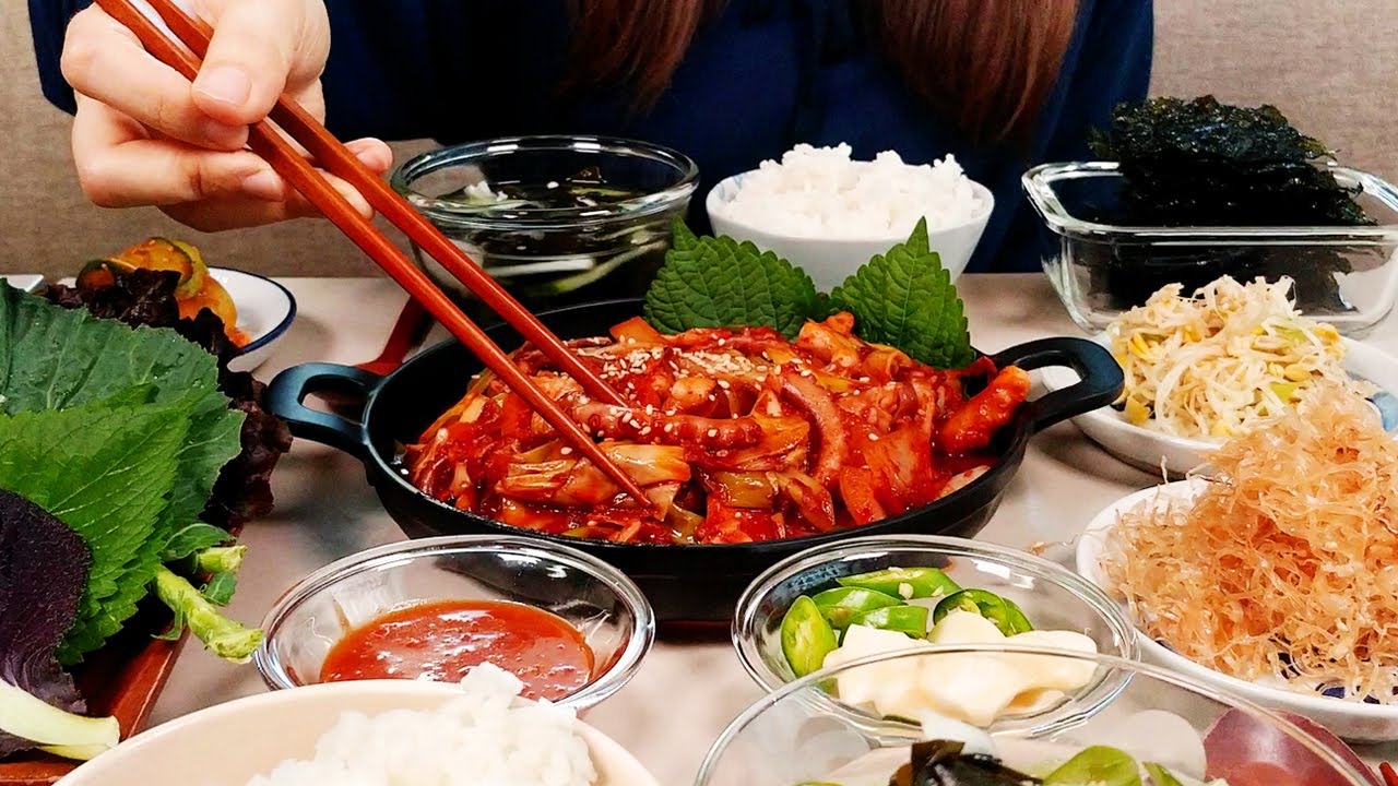 приготовление MUKBANG :) Острый осьминог, нарезанный кальмар, огуречный холодный суп с горчицей. 