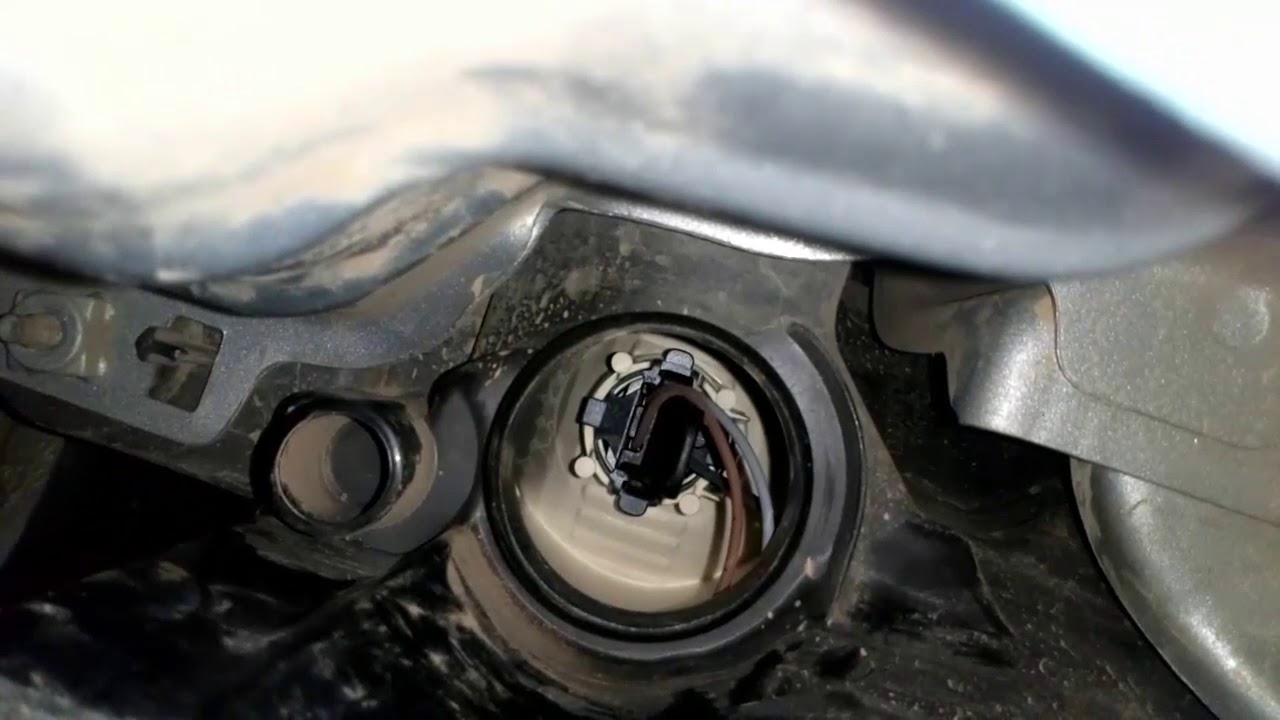 تغييرمصباح السيارة الأمامي داسيا-changer l'ampoule de feux de jour (voiture dacia)
