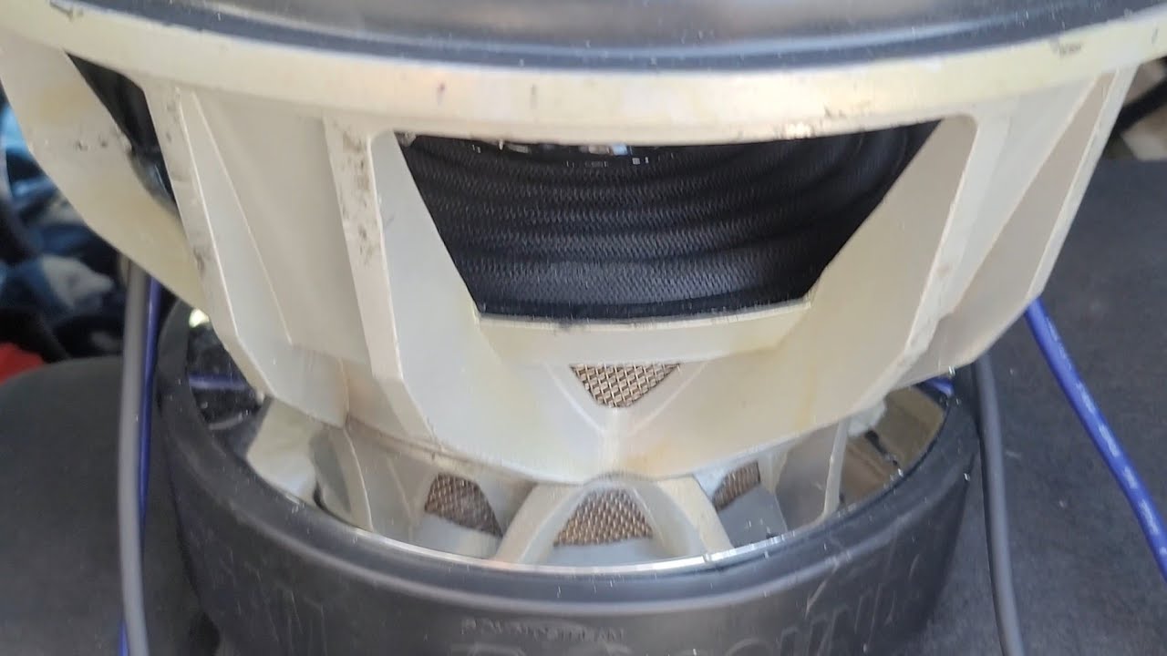 Soundstream XXX 15 Powered By FDZ Audio 3.5k @ .7 Ohm Free Air Test