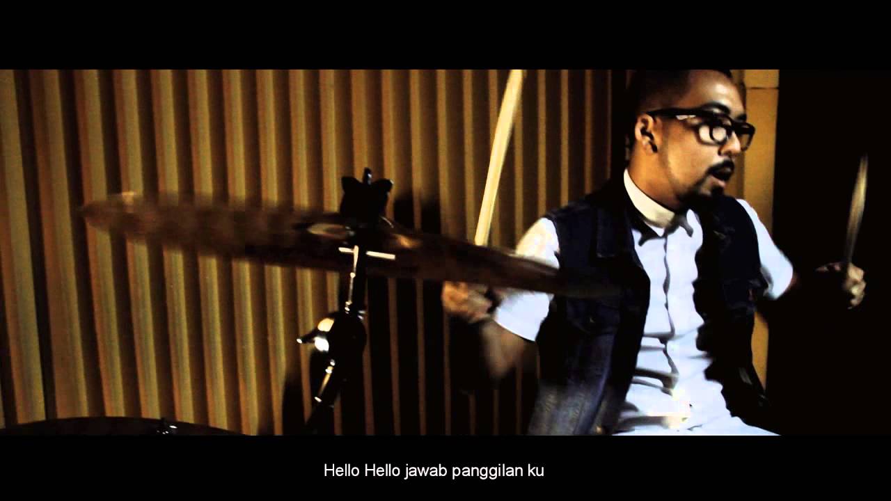 REVOLUSI - HELLO HELLO ( OFFICIAL MUSIC VIDEO )