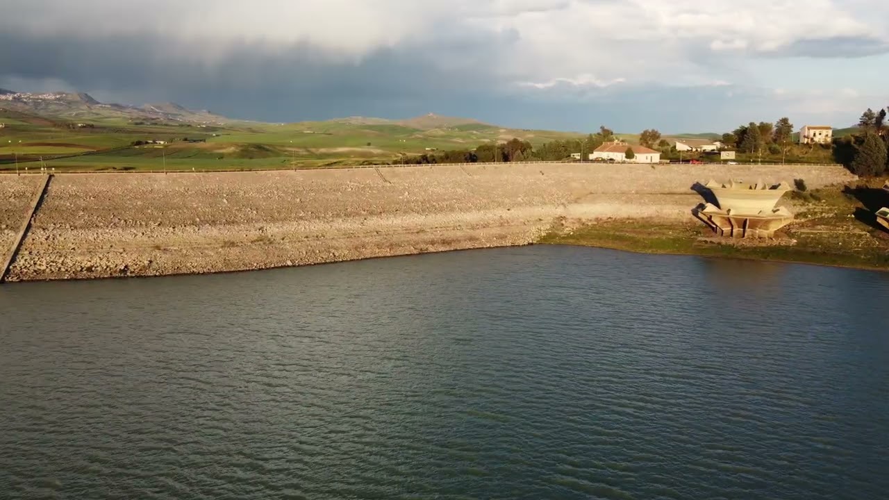 Esplorando il Lago di Ogliastro in Sicilia | Riprese con Drone 4K