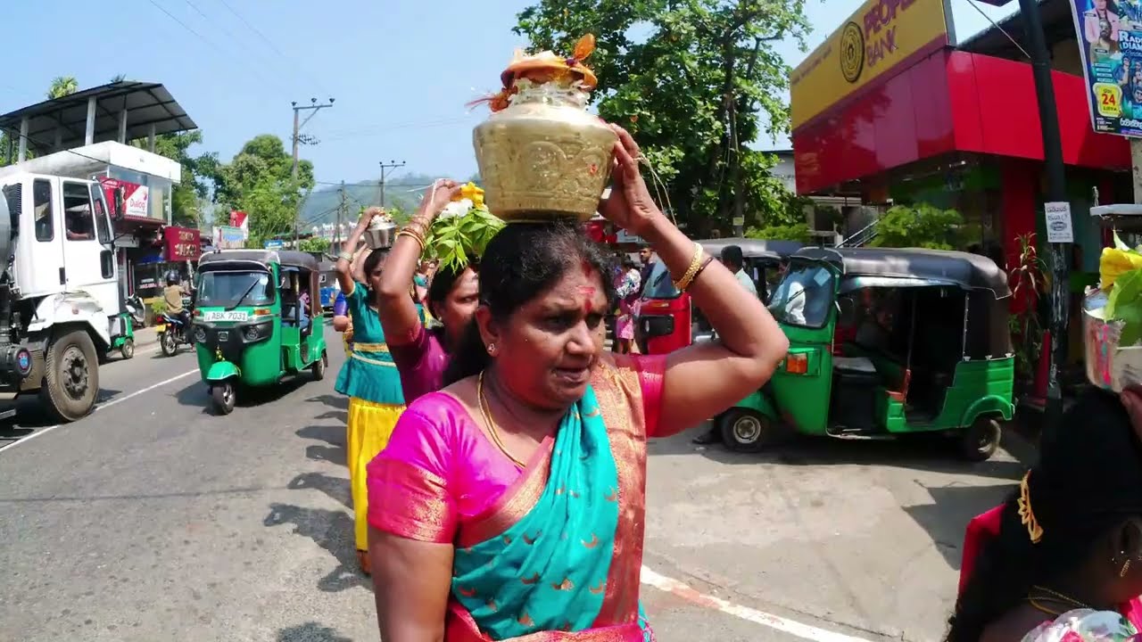 பால்குட பவனினா இப்படி இருக்கனும் #thiruvizha #murugan @villagelanka 