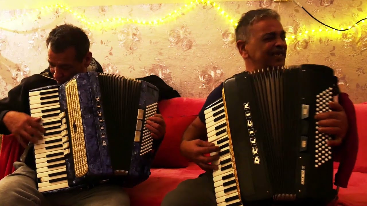 Nane oda lavutaris; La more e brača – Není takový muzikant; Vezmi, chlapče, violu