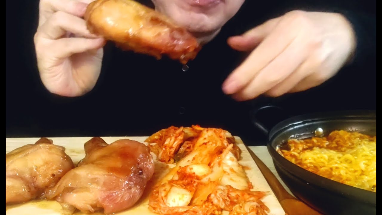 ASMR MUKBANG; Barbecued Chicken Legs and Spicy Ramen; 바베큐 닭다리와 열라면