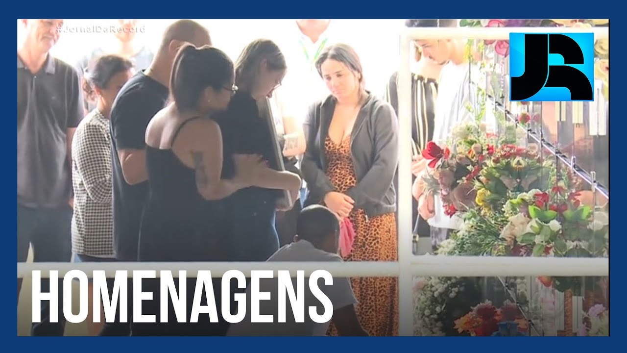 Comoção marca a despedida das quatro crianças assassinadas em creche de Blumenau (SC)