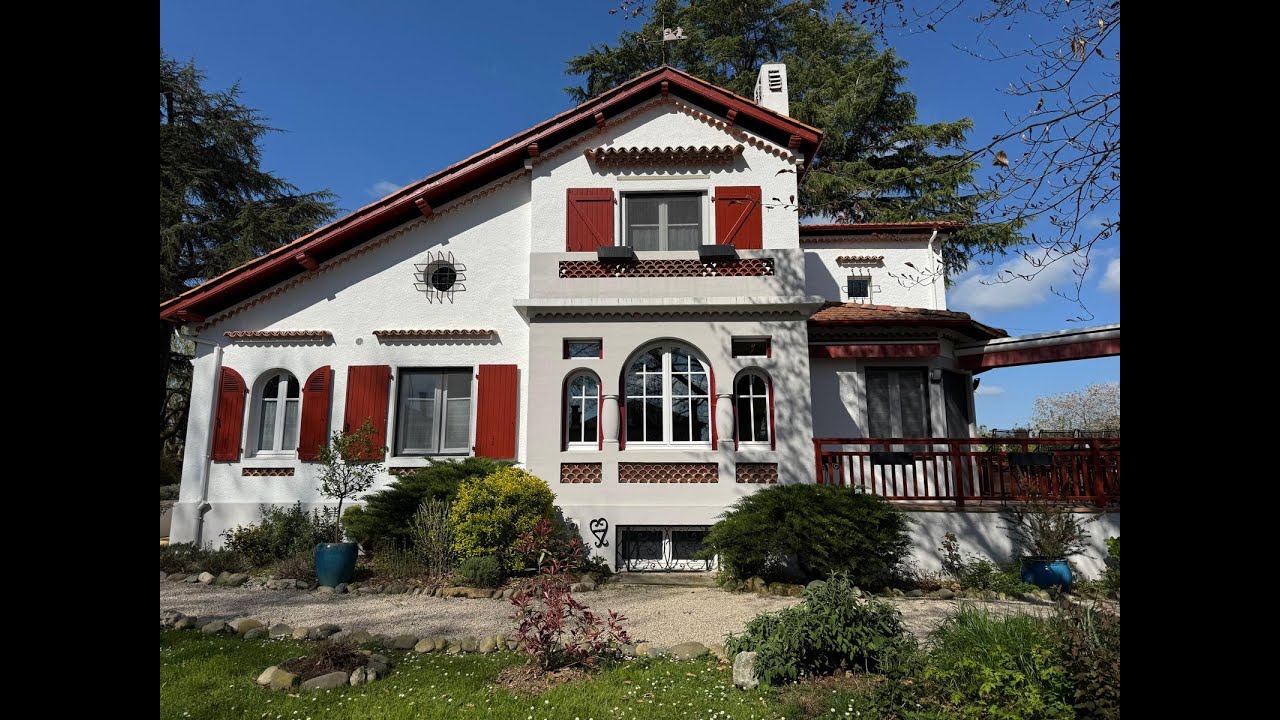 Turn Key Property, walkable to 14C Fortified town of Navarrenx | For Sale French Character Homes