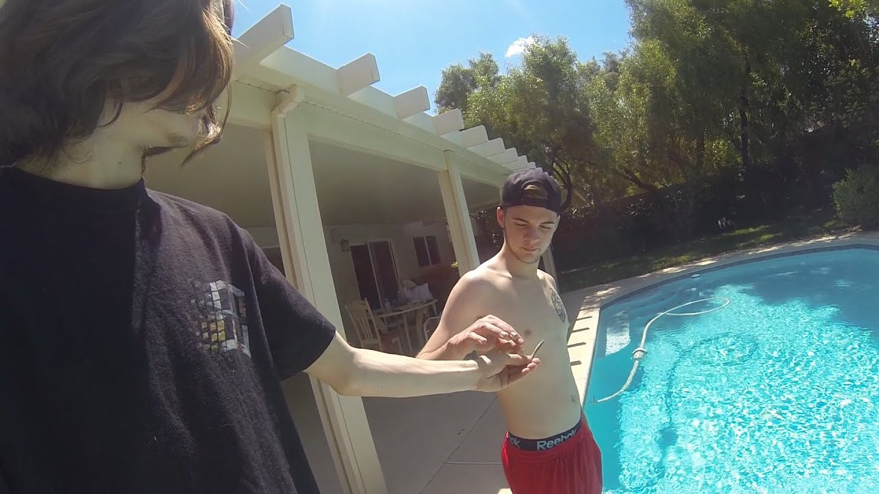 CHILL BACKYARD BONG & BLUNT SESH W/ BRANDO!