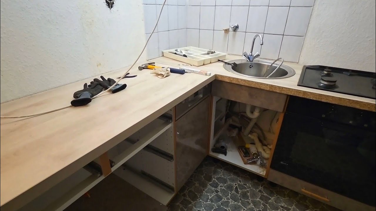 #220 Ремонт на даче, устанавливаем кухню🏡