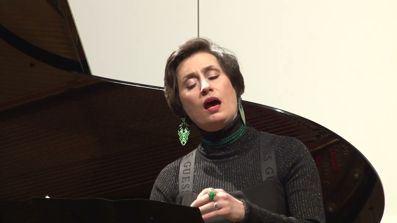 Kimball Huigens Tres canciones bajo la luna, sung by Ekaterina Levental