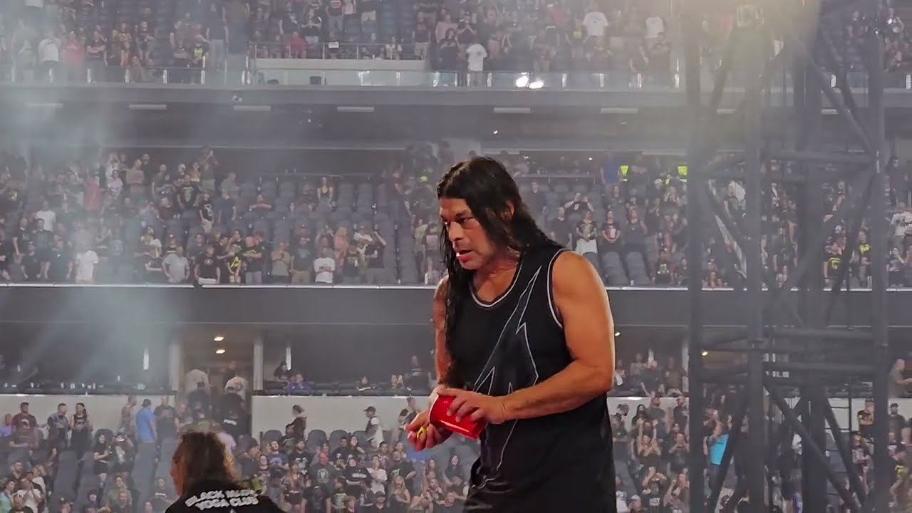 METALLICA - Enter Sandman with ending throwing guitar picks/drumsticks- Live in Arlington,TX Show 2