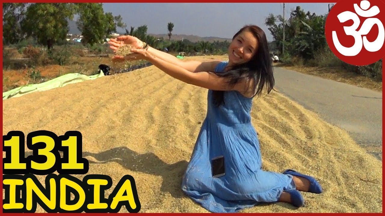 ПУТТАПАРТИ РИС НА АСФАЛЬТЕ. ИНДИЙСКАЯ ДЕРЕВНЯ. СЕВЕРНАЯ СТОЛОВАЯ SATHYA SAI BABA ASHRAM INDIA 131