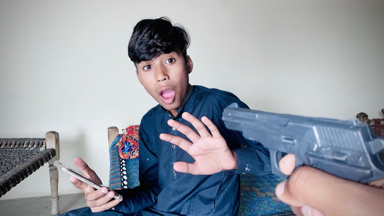 Mobile Har Waqt 📱 Goli Maar Don Ga 😡😂