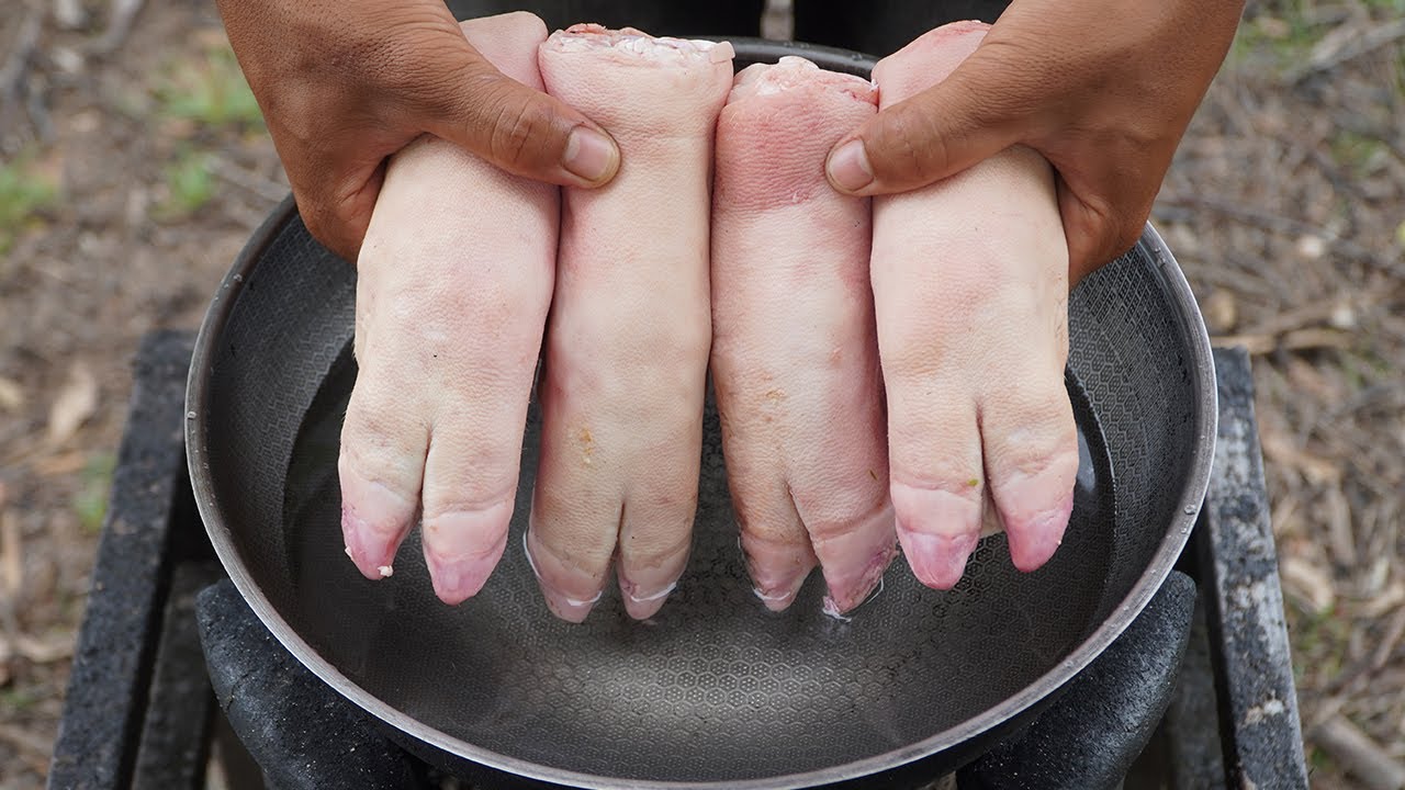 Delicious Stewed Pigs Feet | How To Cook PigFeet | Tender and Juicy Pigs Feet Recipe