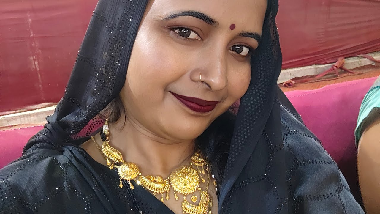 Poonam Katiyar is live good morning everyone radhe radhe krishna