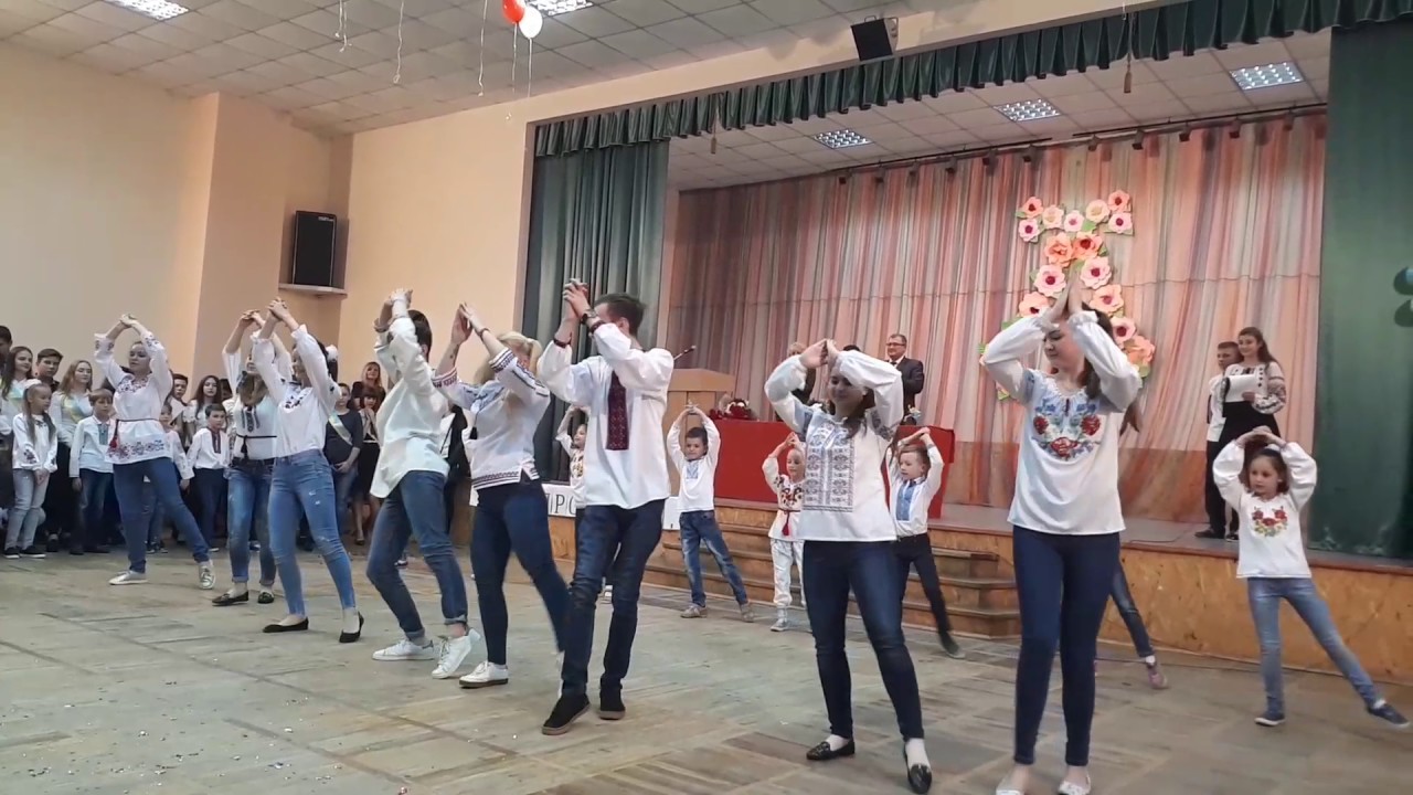 Флешмоб з випускниками 