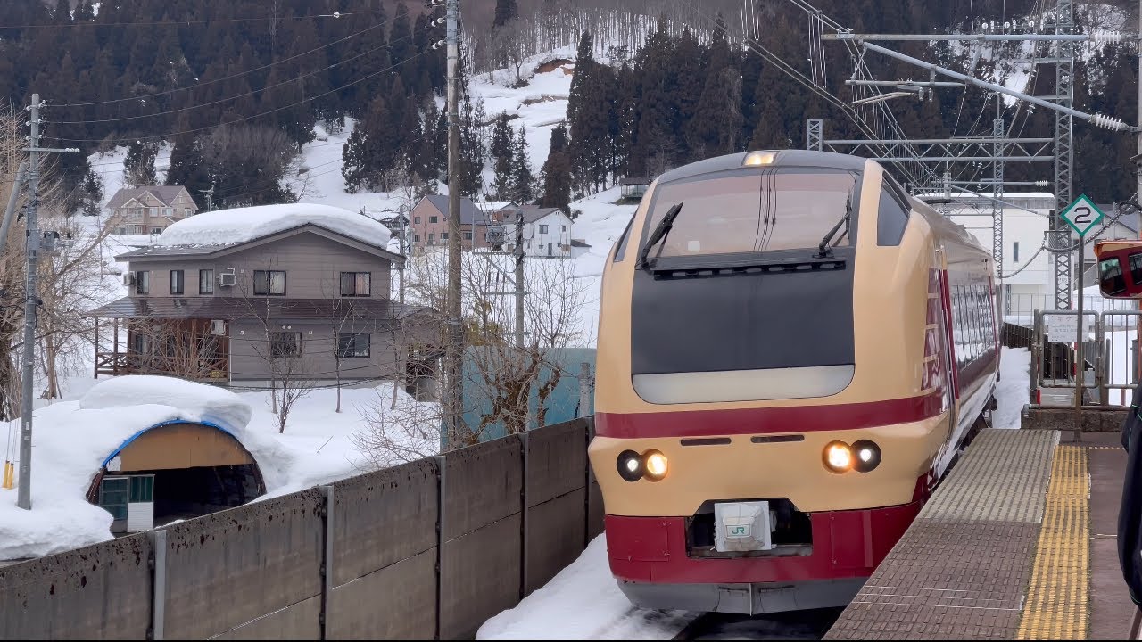 【ほくほく線に珍客】ほくほく線 魚沼丘陵駅 通過メロディー 十日町雪まつり号にて