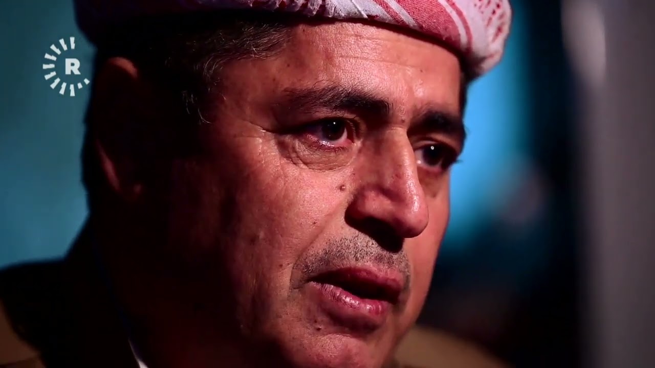 پاسەوانێکی ئیدریس بارزانی لەکاتی گێڕانەوەی بەسەرهاتێک دەست بە گریان دەکات