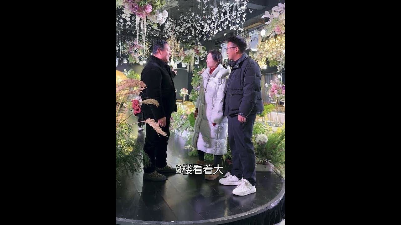一共有两个场地大家帮我们看看哪个好看？现在场地也很难找了，毕竟离婚期越来越近了，看到这样的场景瞬间挺激动的。 #结婚 #婚礼现场