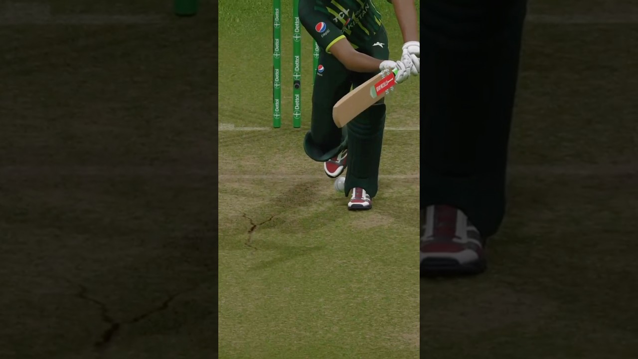 Insane Swing Ball hit the stumps 