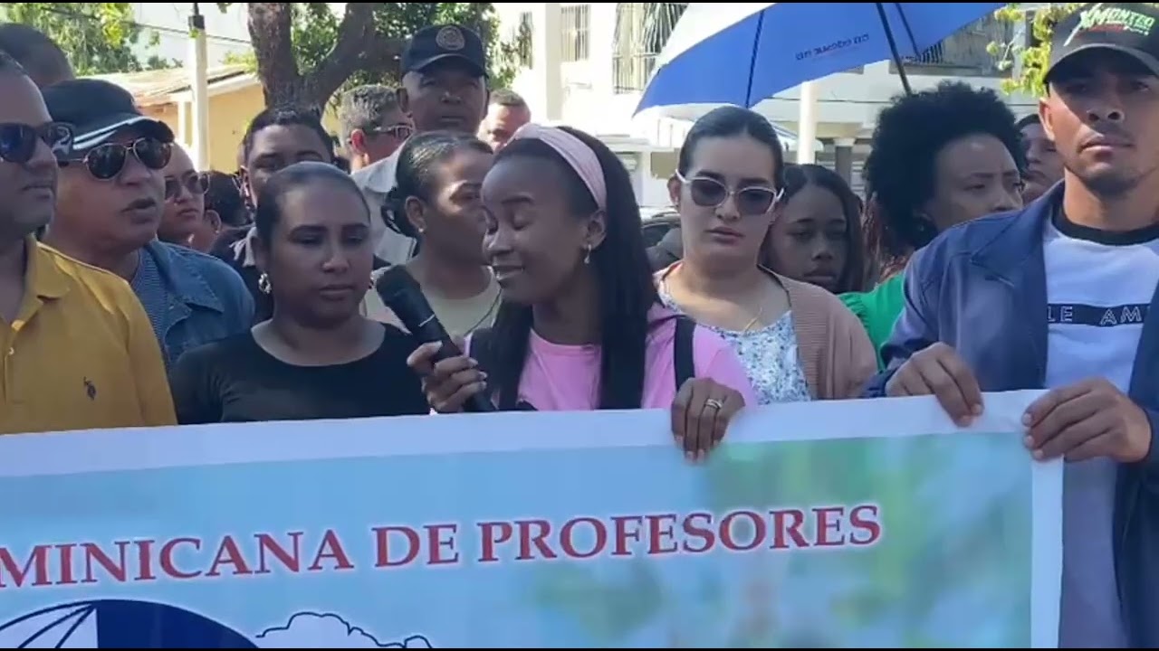 Protesta en demanda de nombramientos a Profesores. 