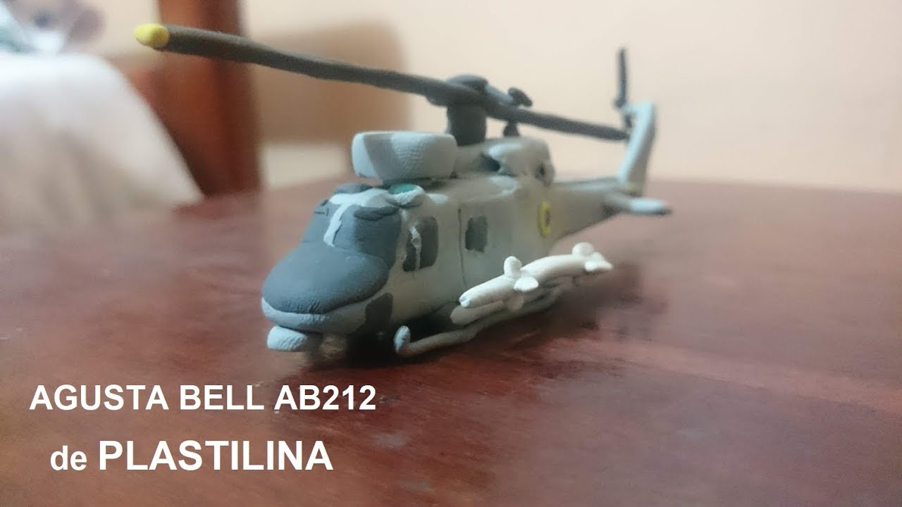 Agusta Bell AB 212 Helicóptero de PLASTILINA