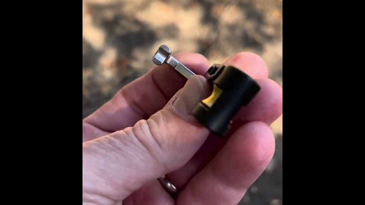 Снятие с боевого взвода истребителя Excalibur Wolverine с помощью крюка для снятия с боевого взво...