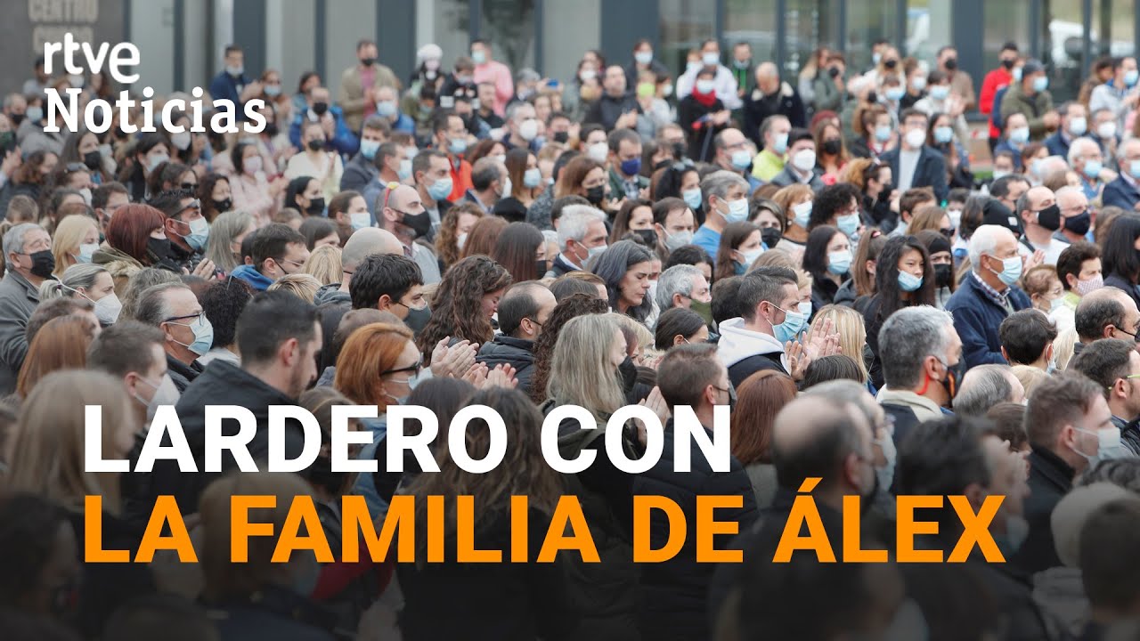Miles de VECINOS se concentran en LARDERO en APOYO a la FAMILIA l RTVE Noticias