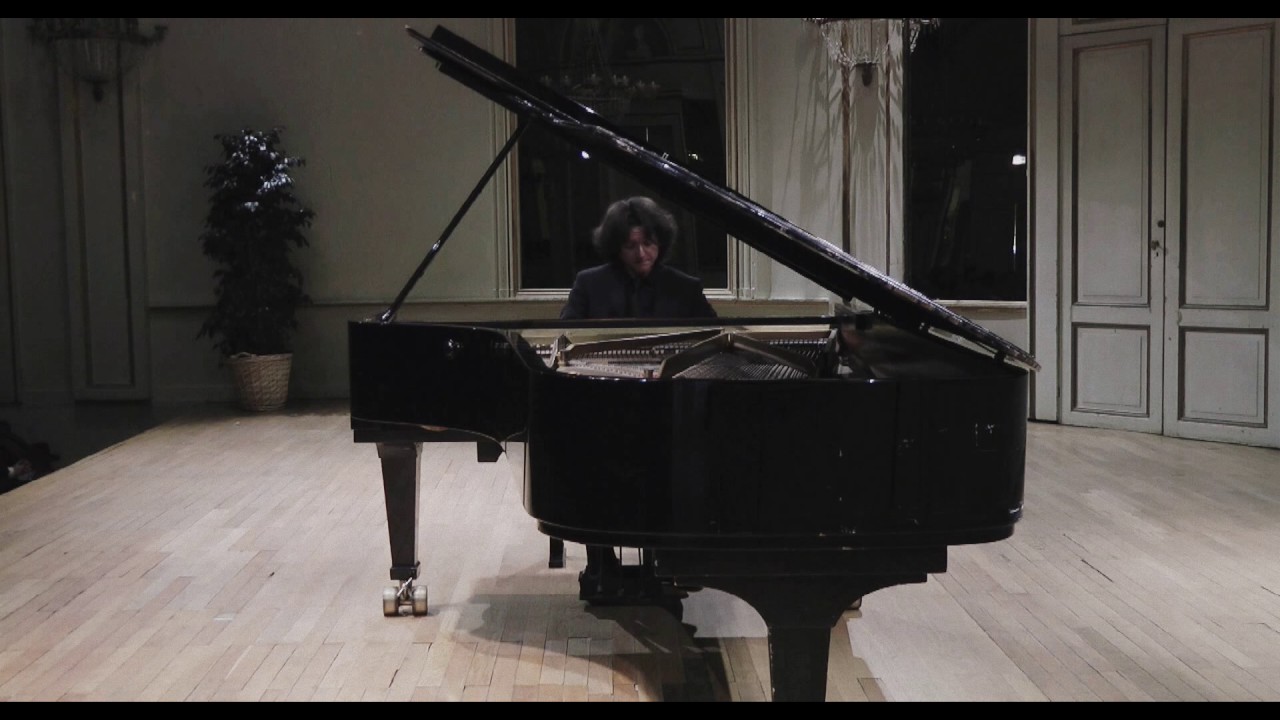 Fr&eacute;d&eacute;ric Chopin,  Nocturne in E minor, oeuvre posthume, op.72 n.1. Adriano Paolini piano.