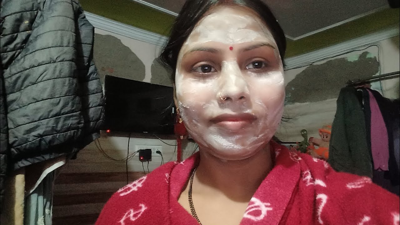 आज मैंने लगाया है ब्लीच गोल्डन क्योंकि मुझे पार्टी में जाना है इस वीडियो में जाकर देखिए और ज्यादा 