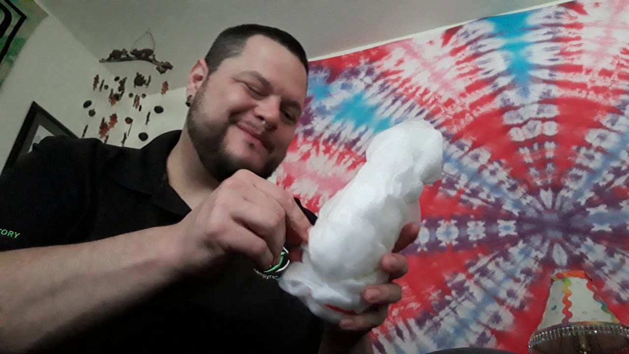 STRAINCENTRAL APRIL 2019 HEMPER BOX UNBOXING