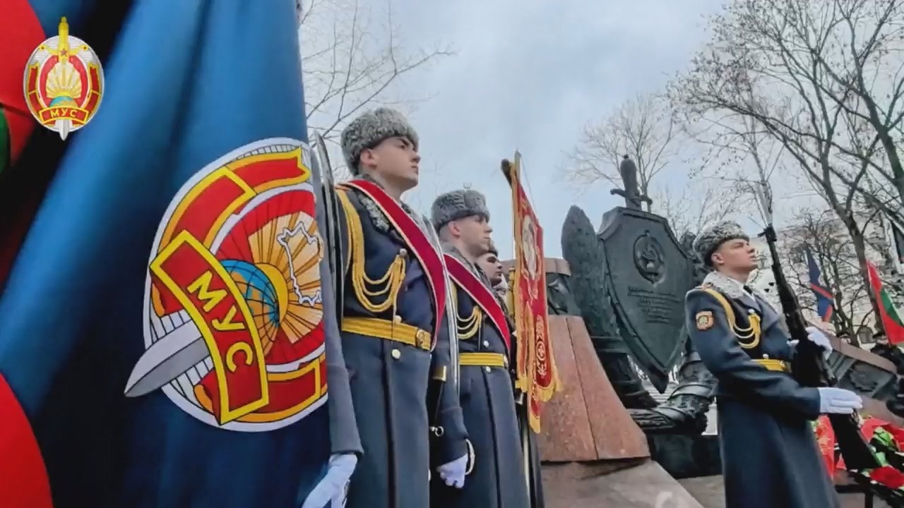 Дань памяти героям