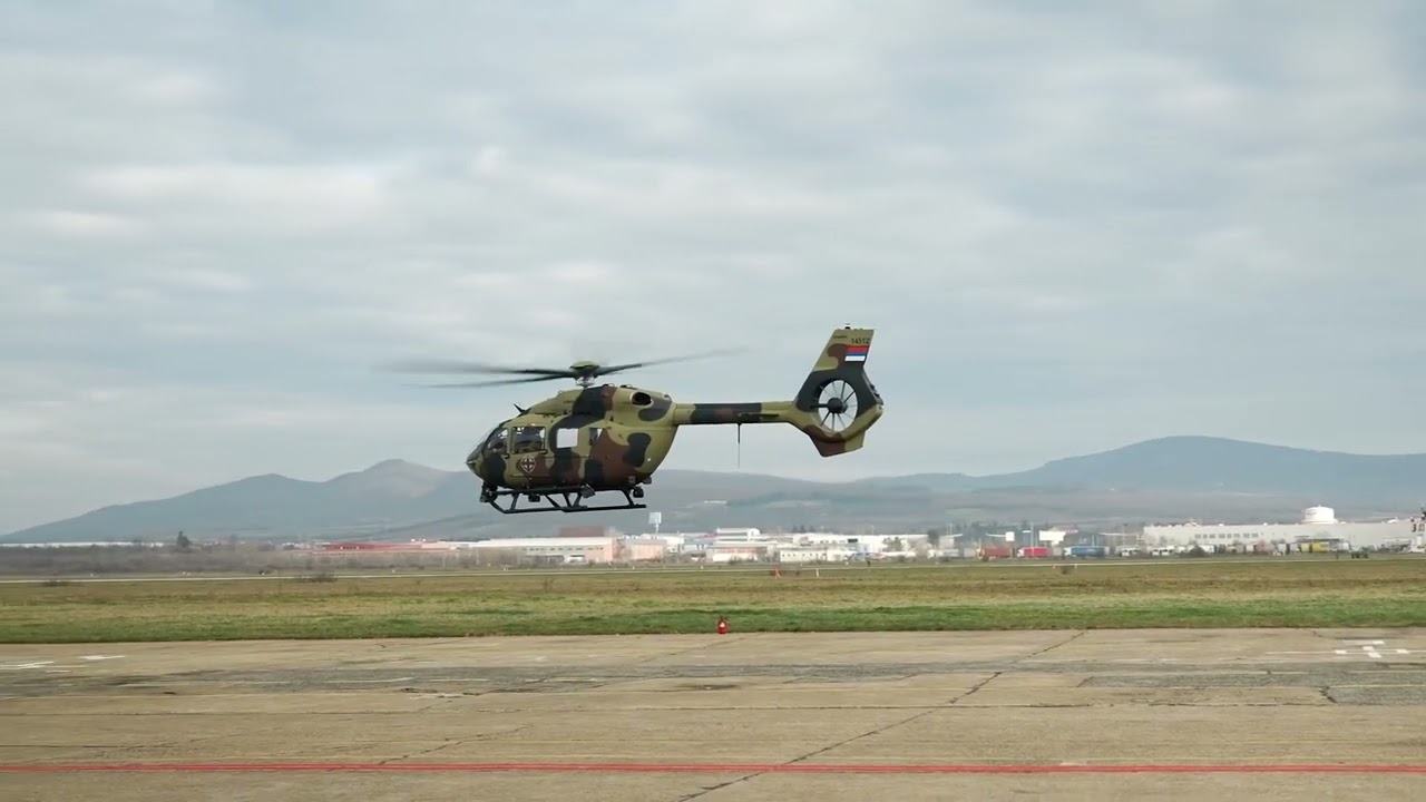 Elitni padobranci Srbije na novom RA-1 sistemu! Spektakularni skokovi 63. brigade u Nišu