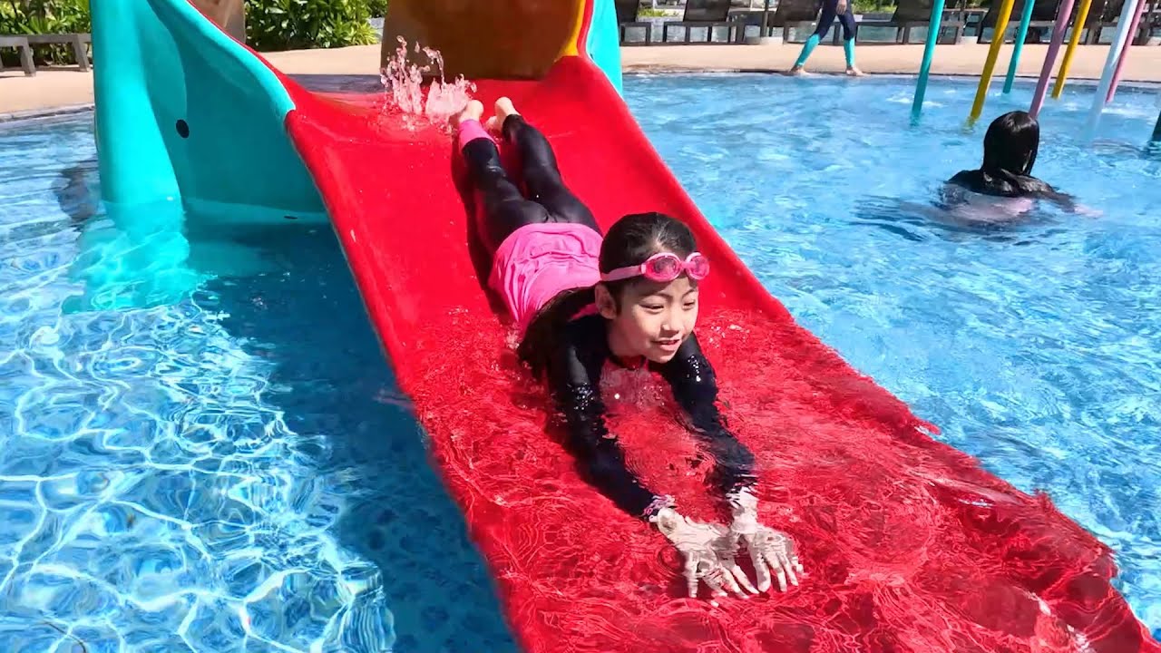 워터 파크 수영장 물놀이는 너무 재밌어요 ~~ Water slide in the pool