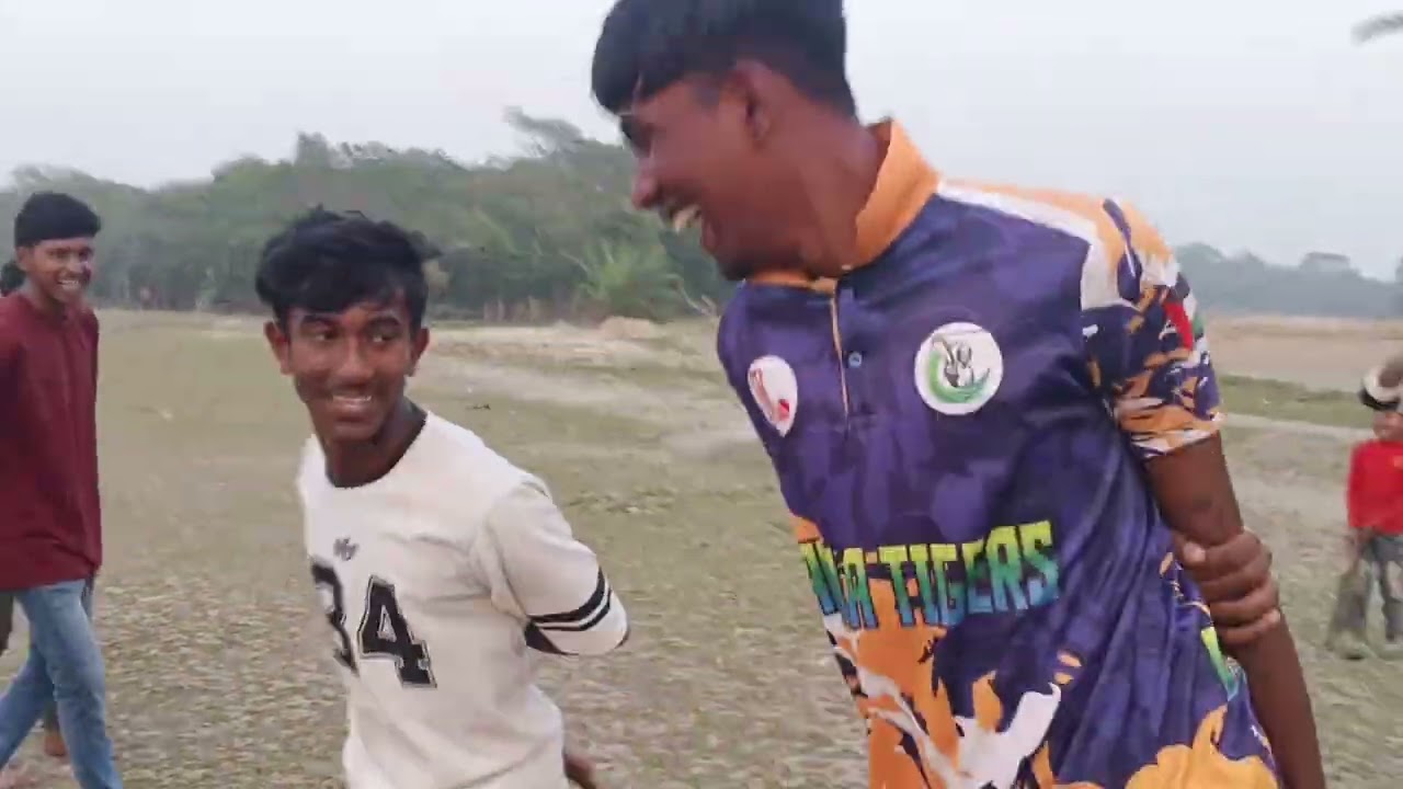 কি জোরে জোরে ধাক্কা দিলো.....
