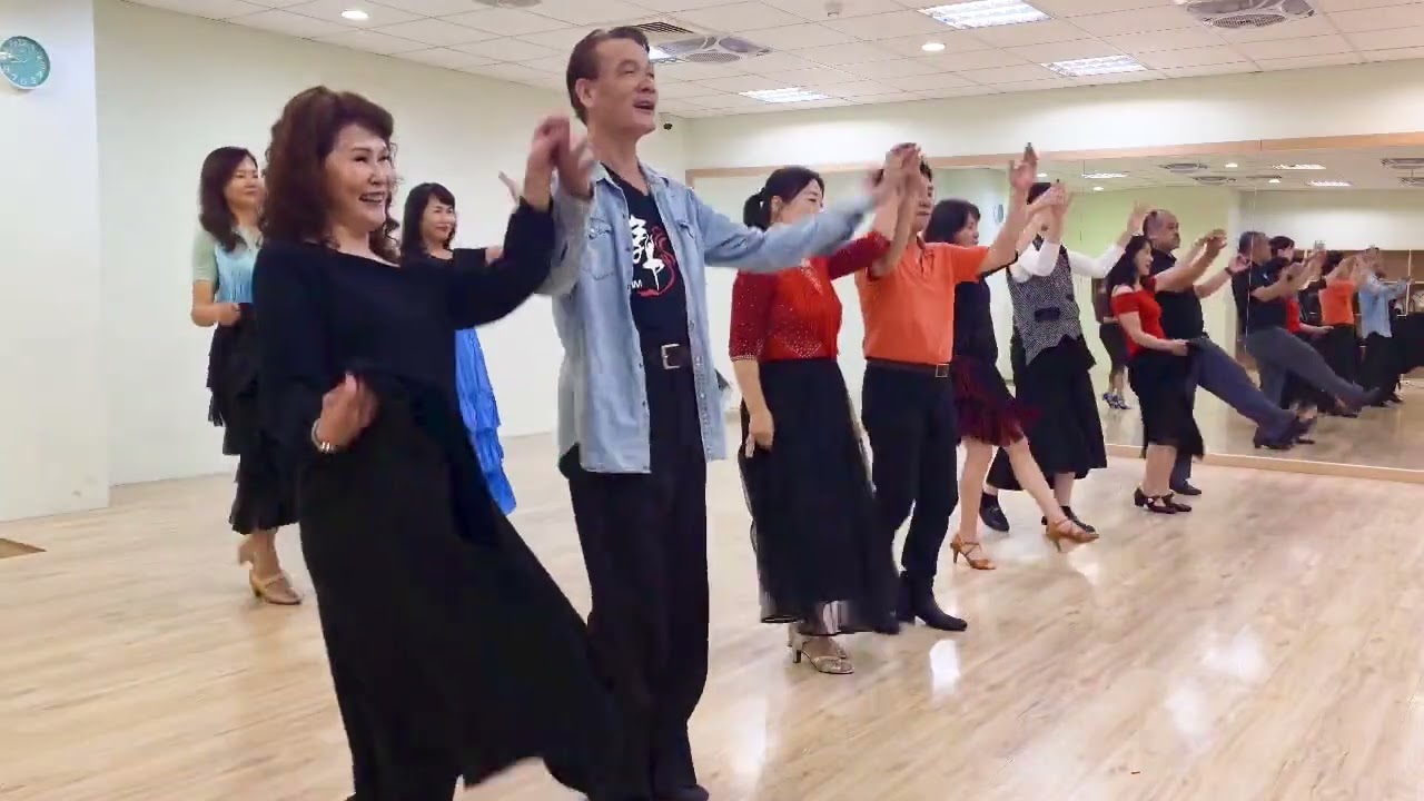 2026年2月5日南崁救國團 華爾滋宮廷舞練習 蔡輝煌 和 南崁救國團 每週四 Pm7:30 ..03_2129313..歡迎您 蔡輝煌 和妳共舞美麗人生 蔡 0910290309
