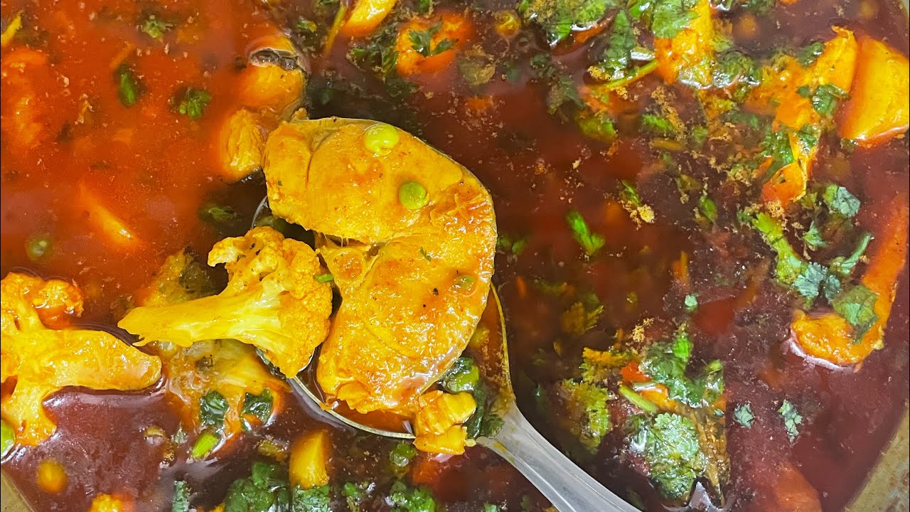 Aaj live me banayi fish aalu gobi matar ki mazedar fish curry 😋
