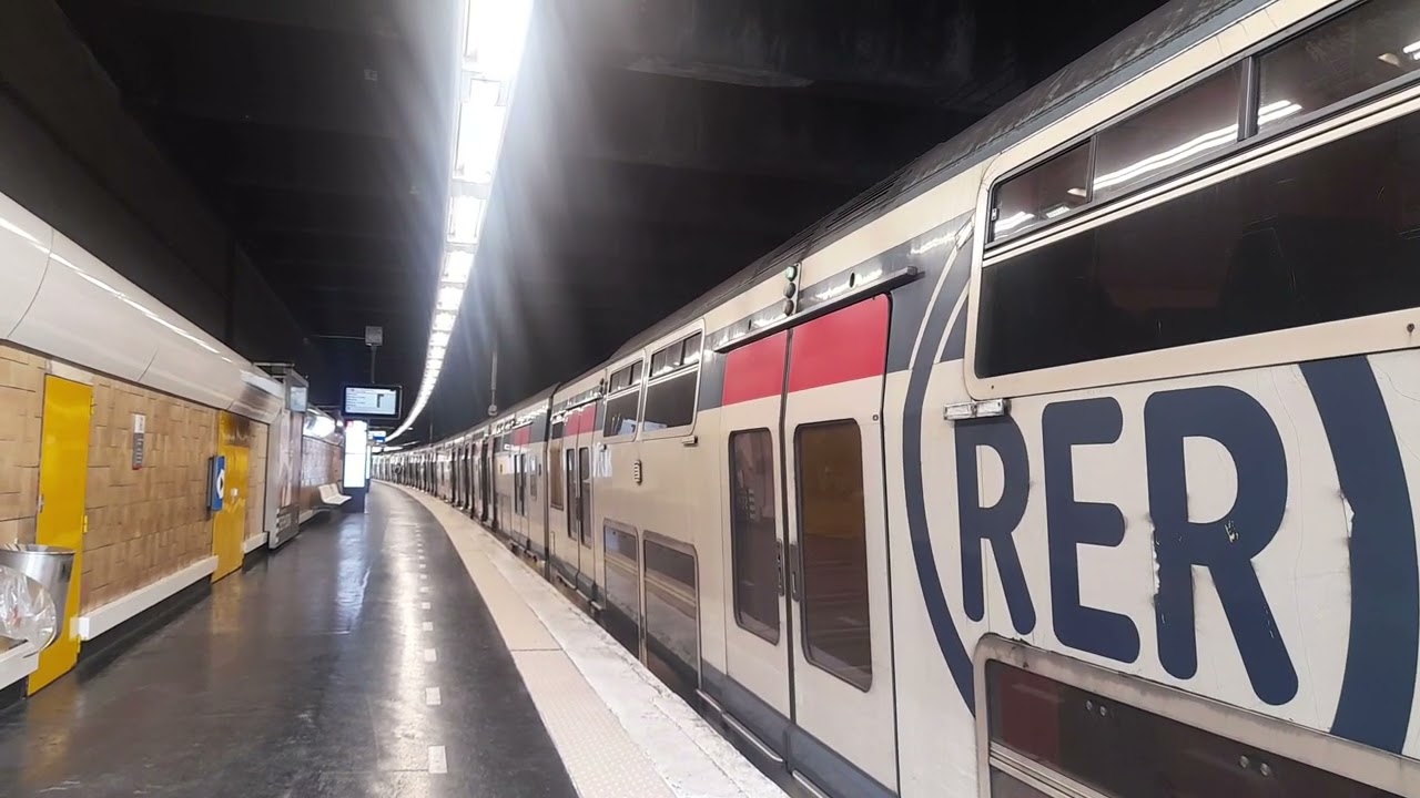 RER A à Fontenay Sous Bois   MI2N Altéo et MI09